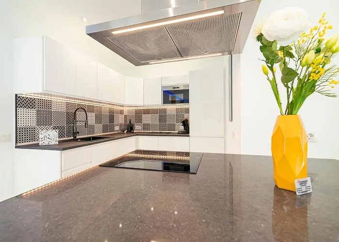 Island Village Ocean View Daire